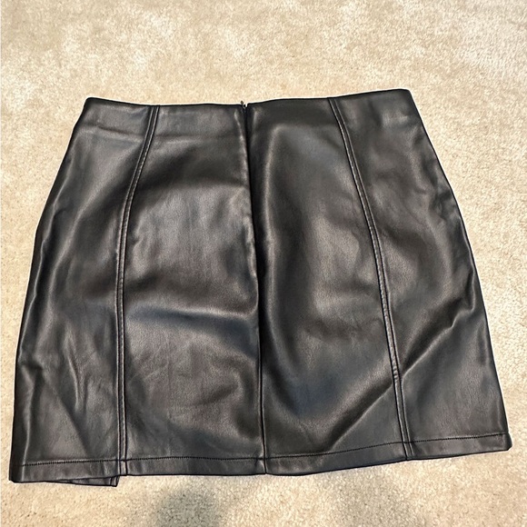Nasty Gal Black Faux Leather Pencil Skirt - Picture 5 of 9